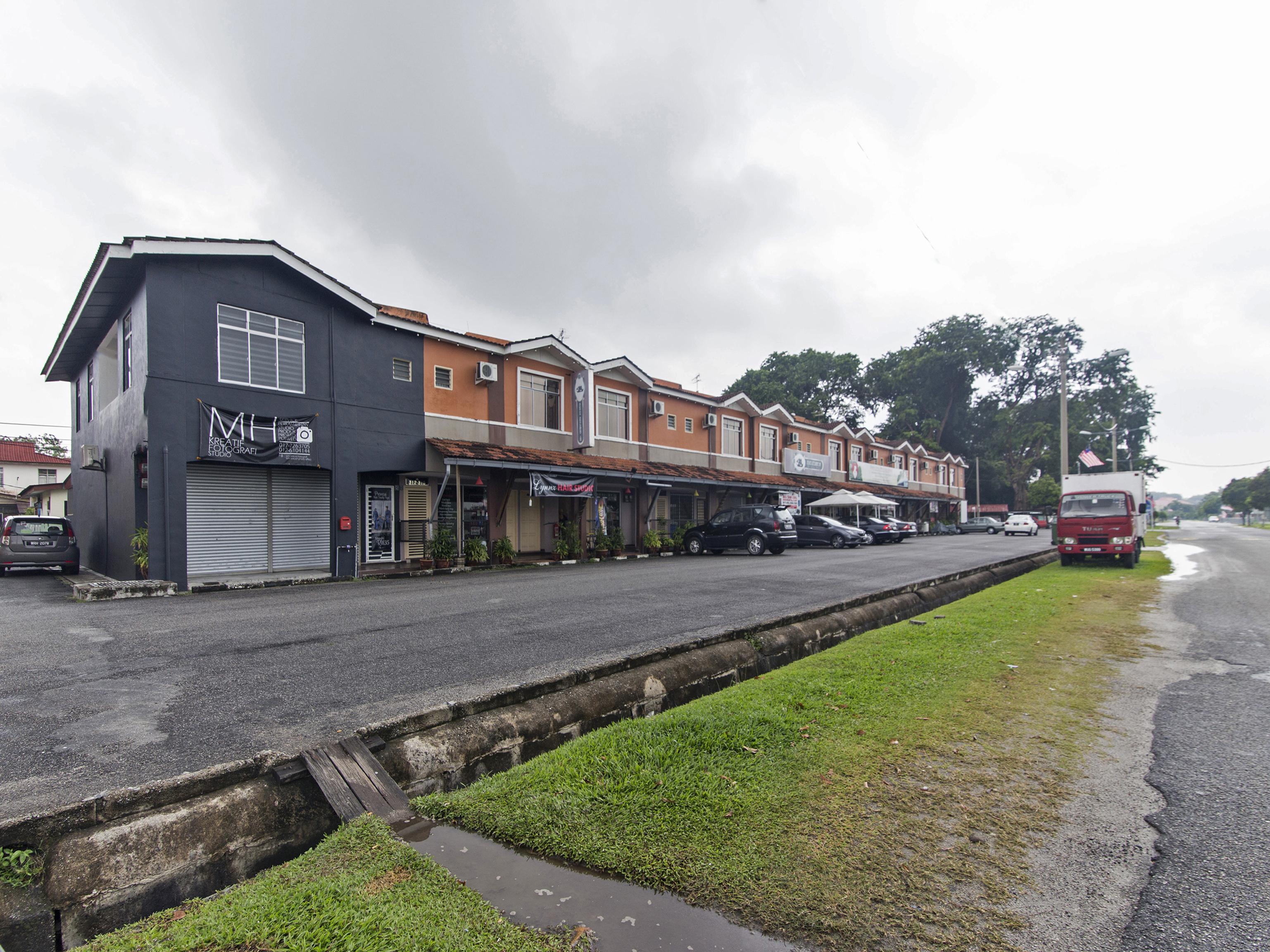 Oyo 415 ストレーツ セトルメント イン Malacca エクステリア 写真